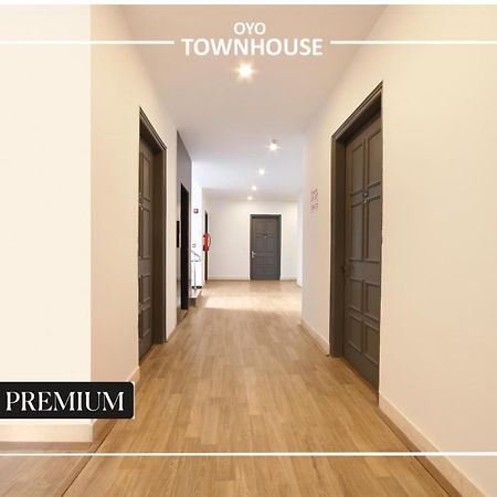 Oyo Townhouse 120 Shushant Lok Gurgaon Exterior photo