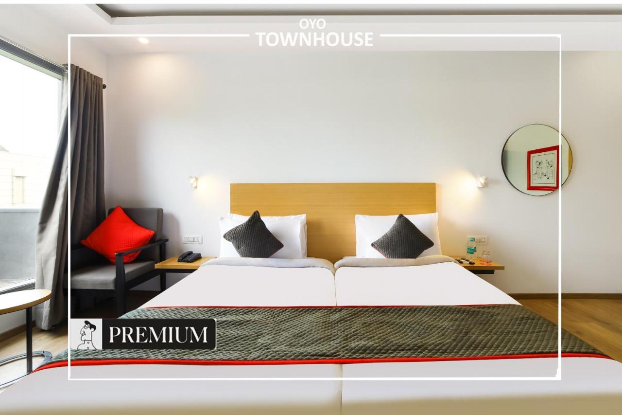 Oyo Townhouse 120 Shushant Lok Gurgaon Exterior photo