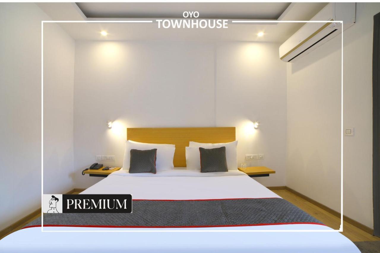 Oyo Townhouse 120 Shushant Lok Gurgaon Exterior photo