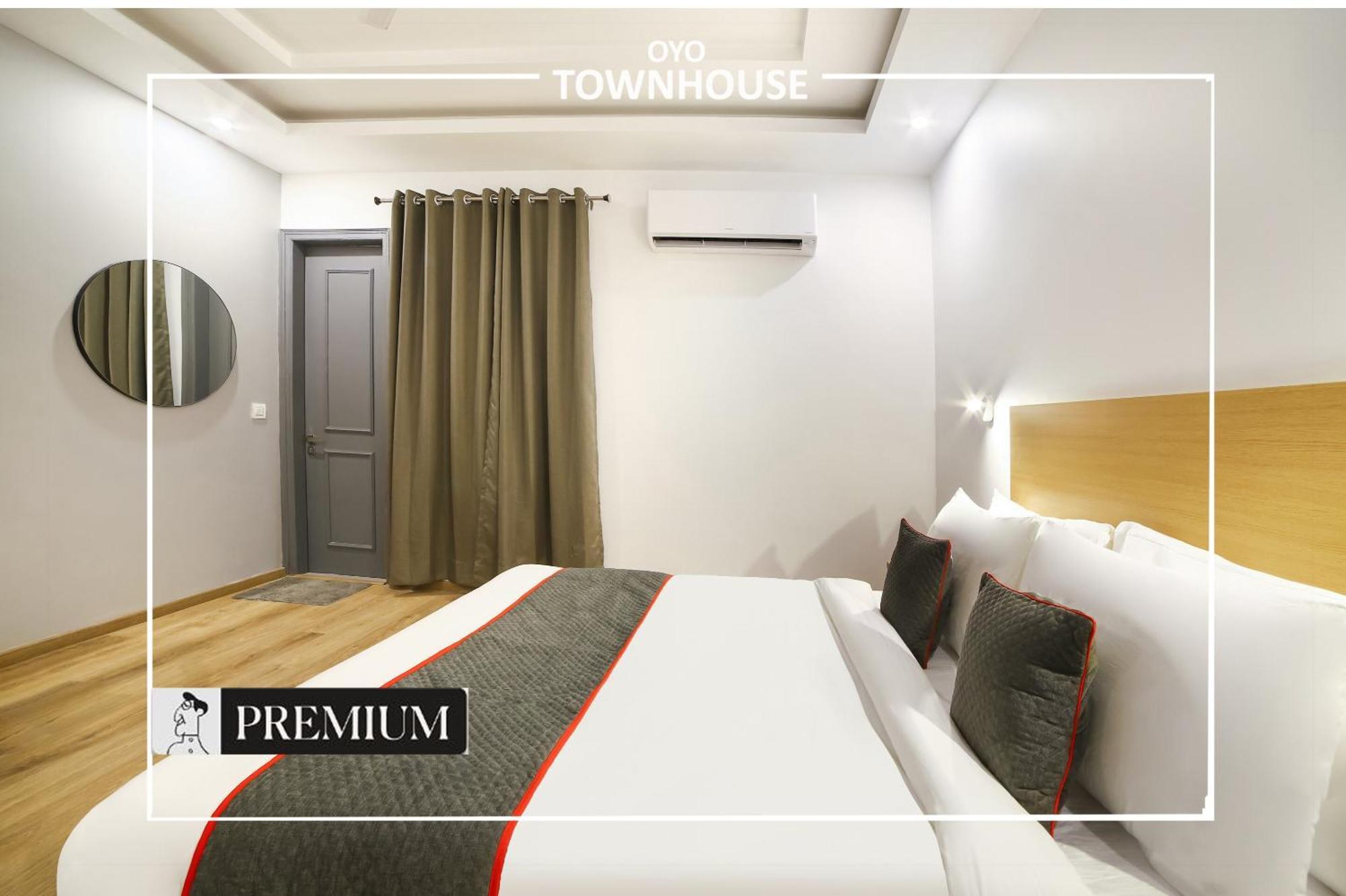 Oyo Townhouse 120 Shushant Lok Gurgaon Exterior photo