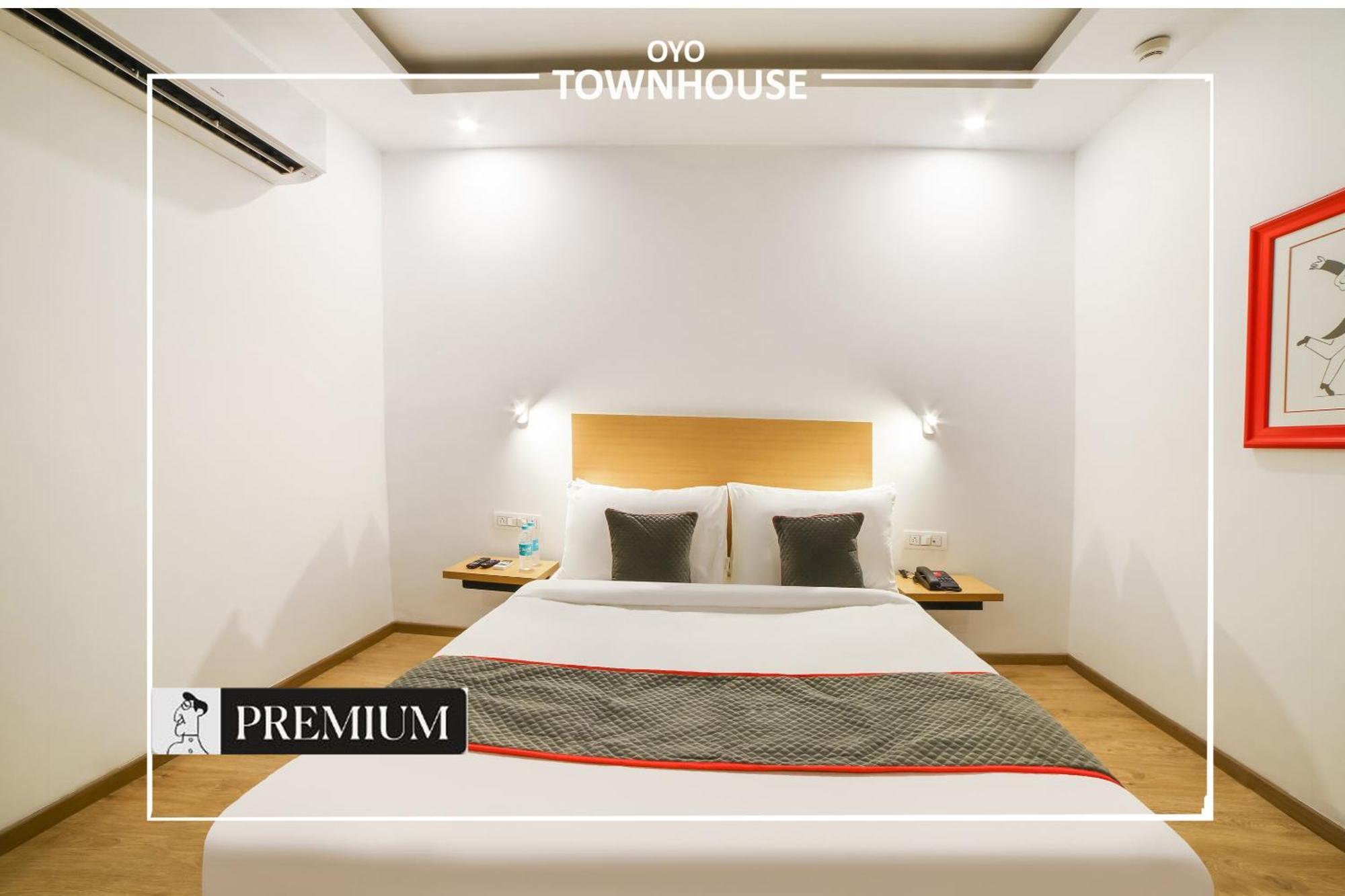 Oyo Townhouse 120 Shushant Lok Gurgaon Exterior photo