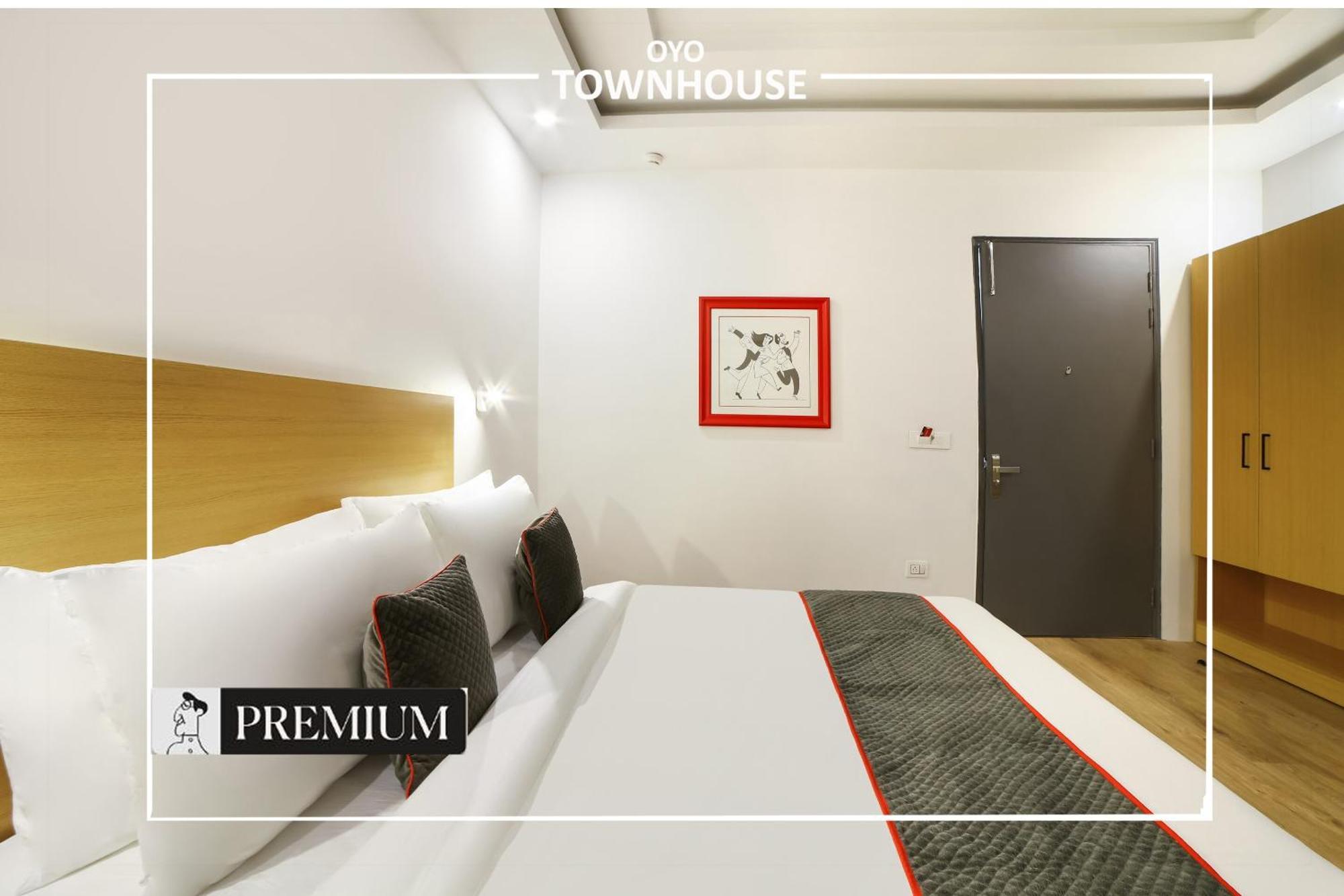 Oyo Townhouse 120 Shushant Lok Gurgaon Exterior photo