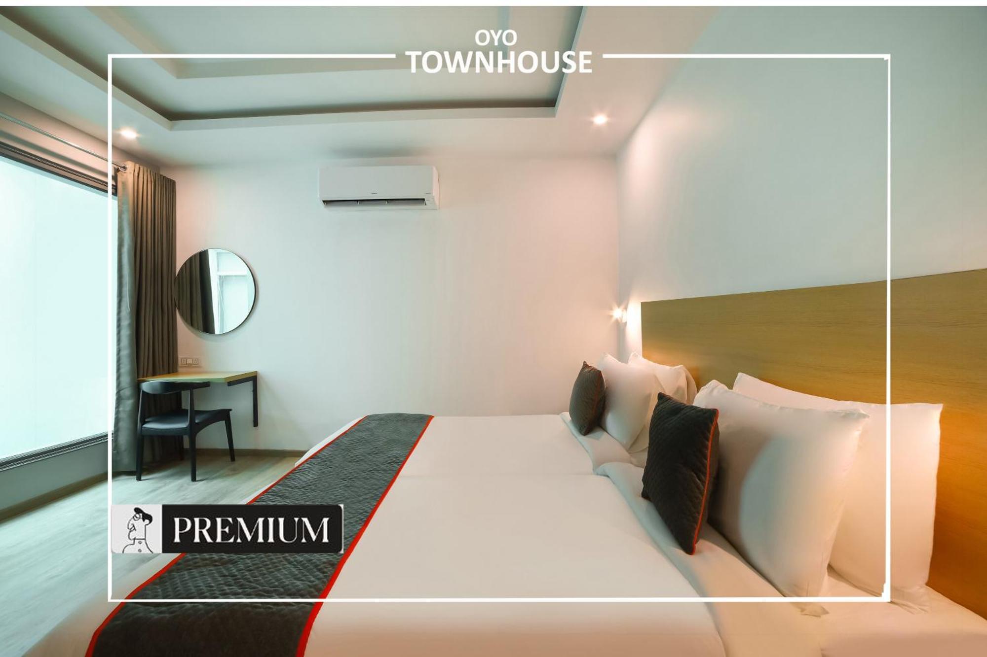Oyo Townhouse 120 Shushant Lok Gurgaon Exterior photo