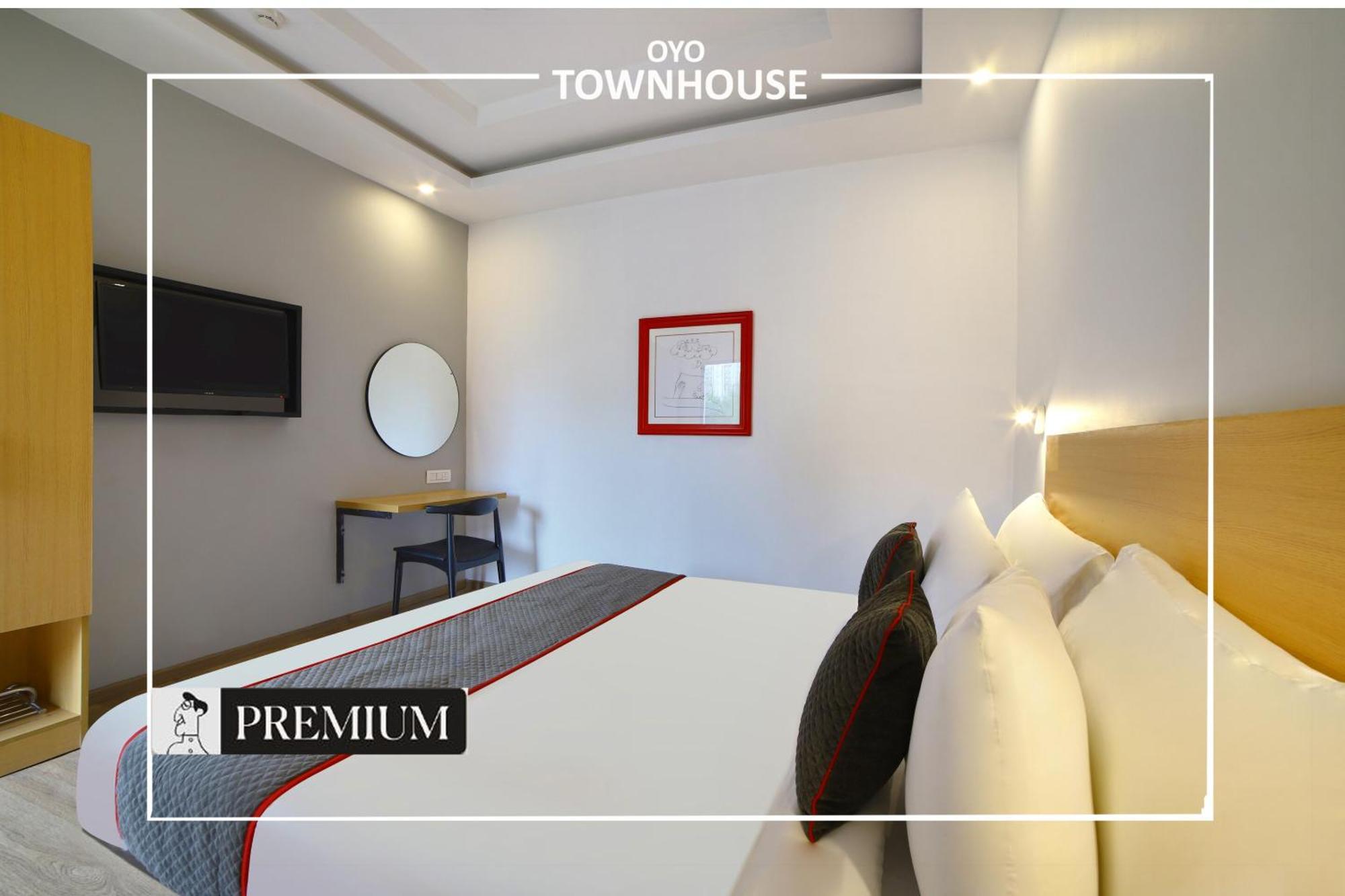 Oyo Townhouse 120 Shushant Lok Gurgaon Exterior photo