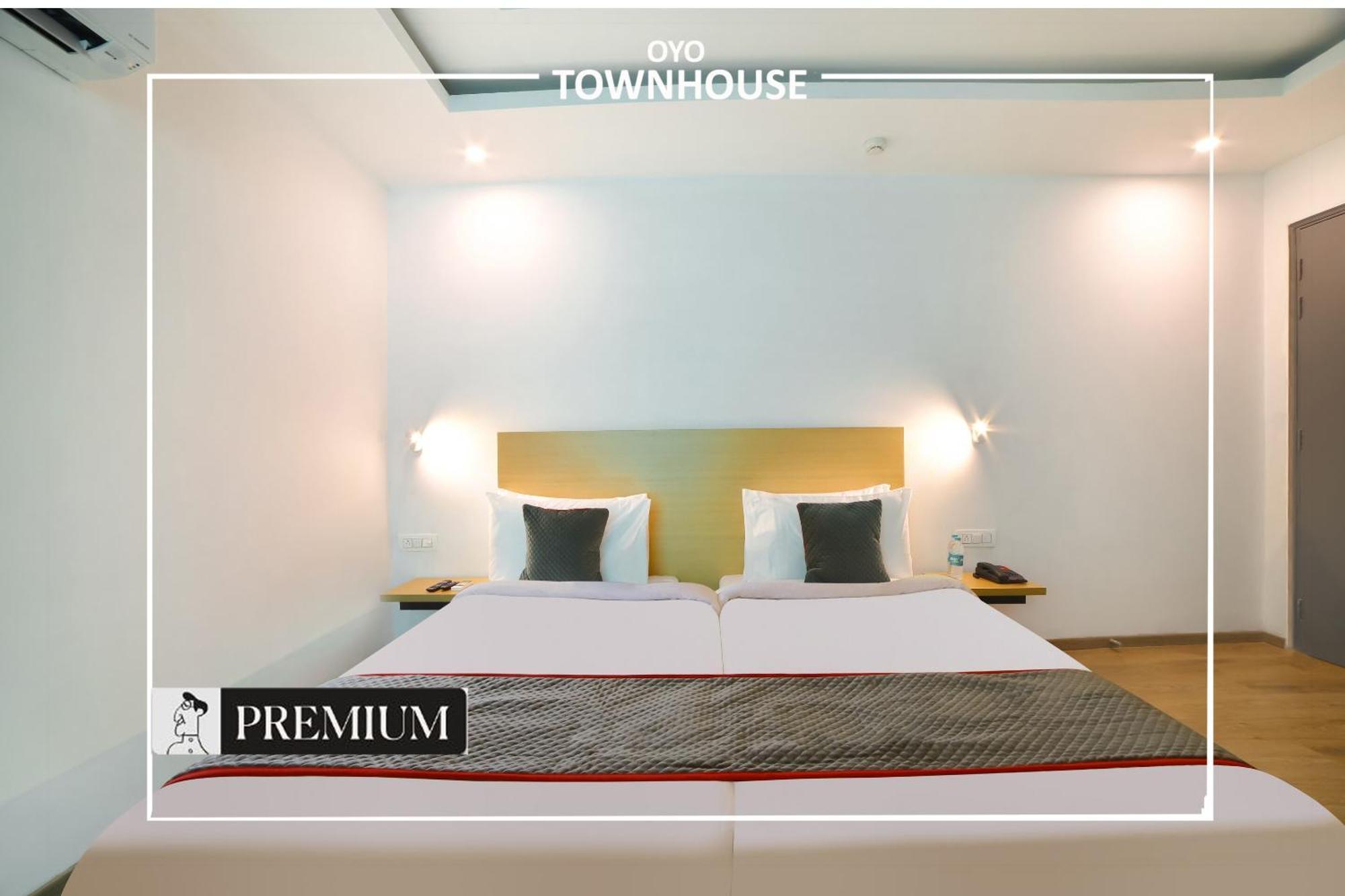 Oyo Townhouse 120 Shushant Lok Gurgaon Exterior photo