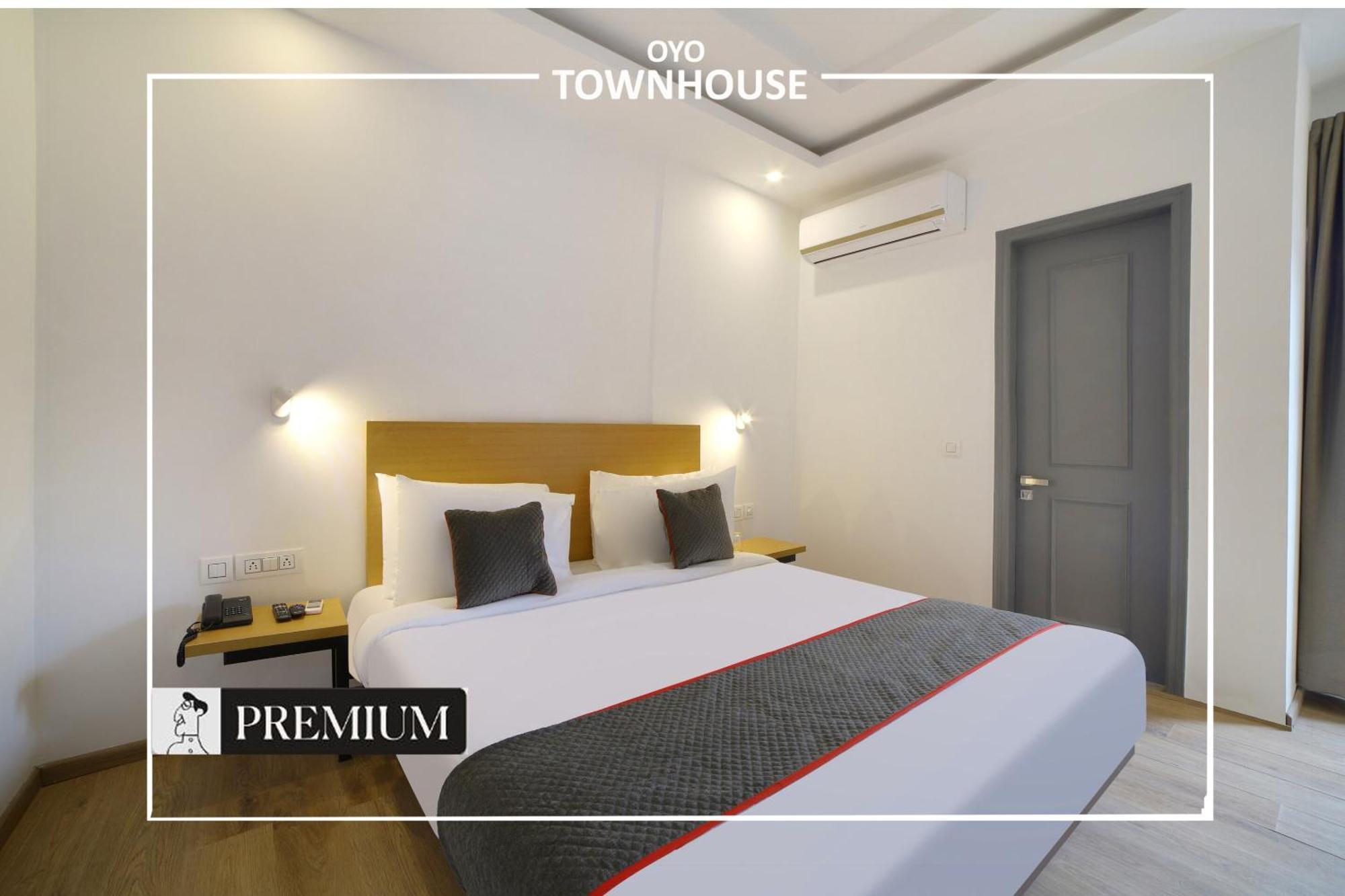 Oyo Townhouse 120 Shushant Lok Gurgaon Exterior photo