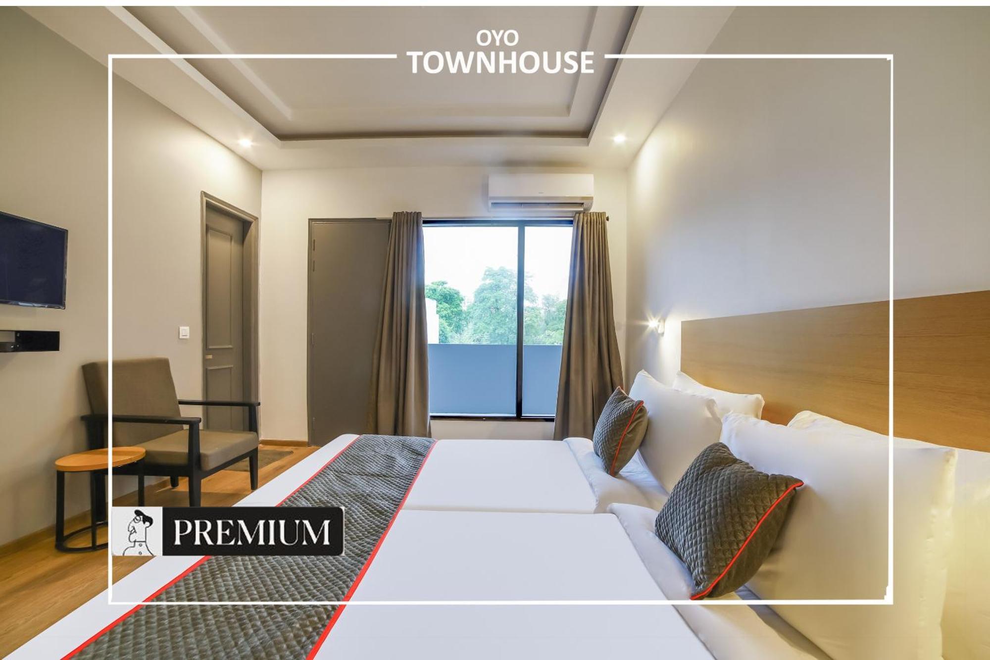 Oyo Townhouse 120 Shushant Lok Gurgaon Exterior photo