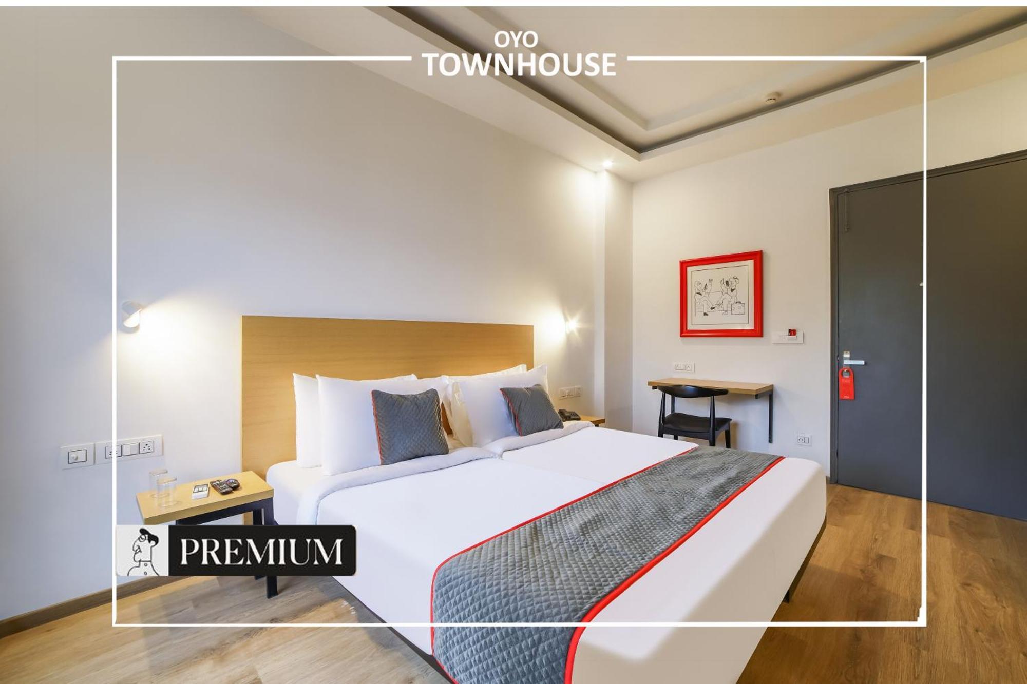 Oyo Townhouse 120 Shushant Lok Gurgaon Exterior photo