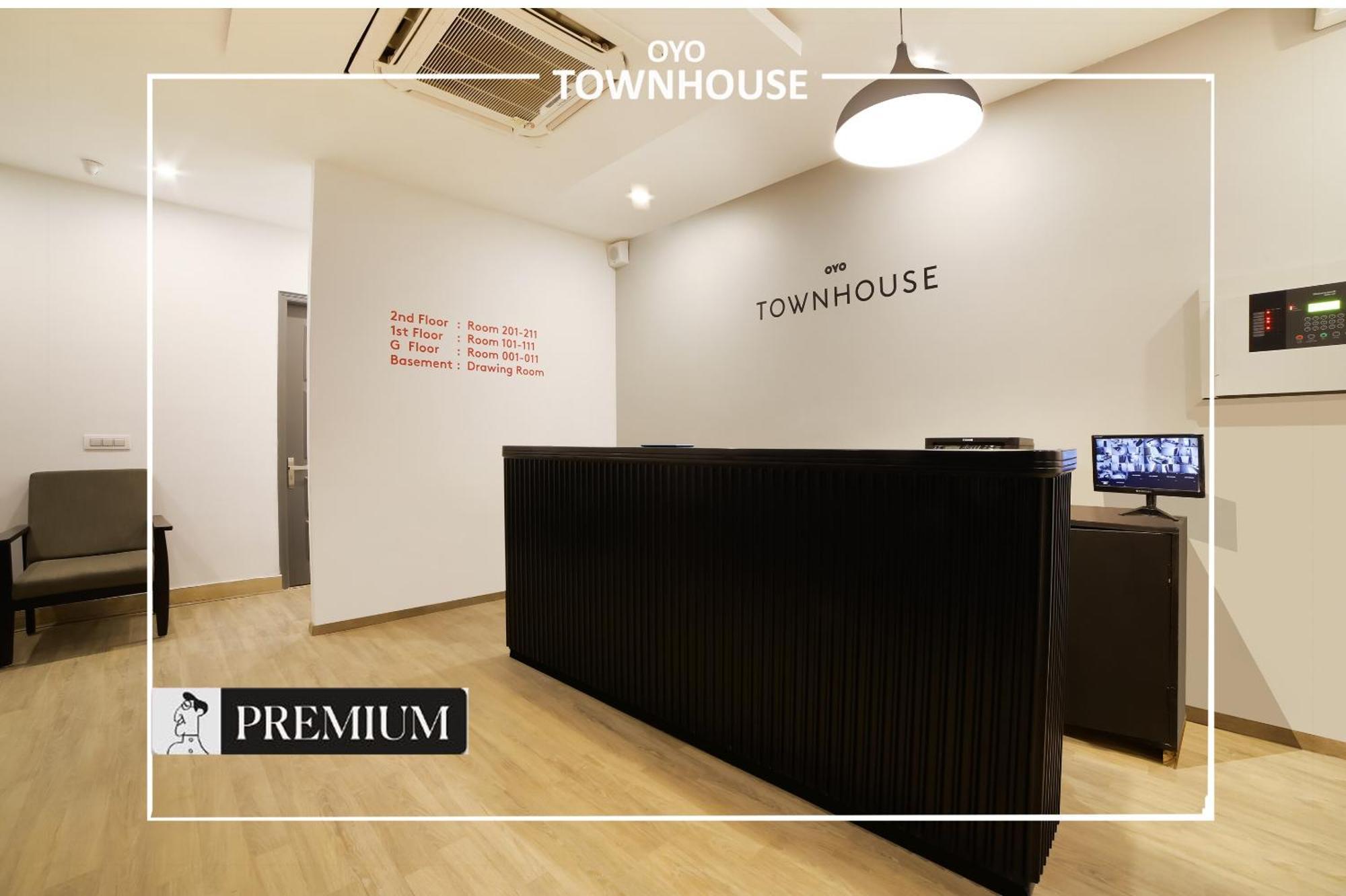 Oyo Townhouse 120 Shushant Lok Gurgaon Exterior photo