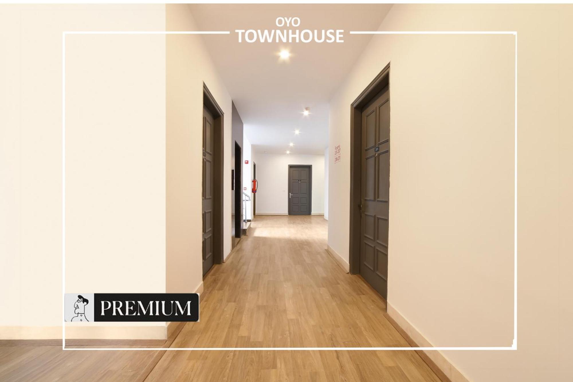 Oyo Townhouse 120 Shushant Lok Gurgaon Exterior photo