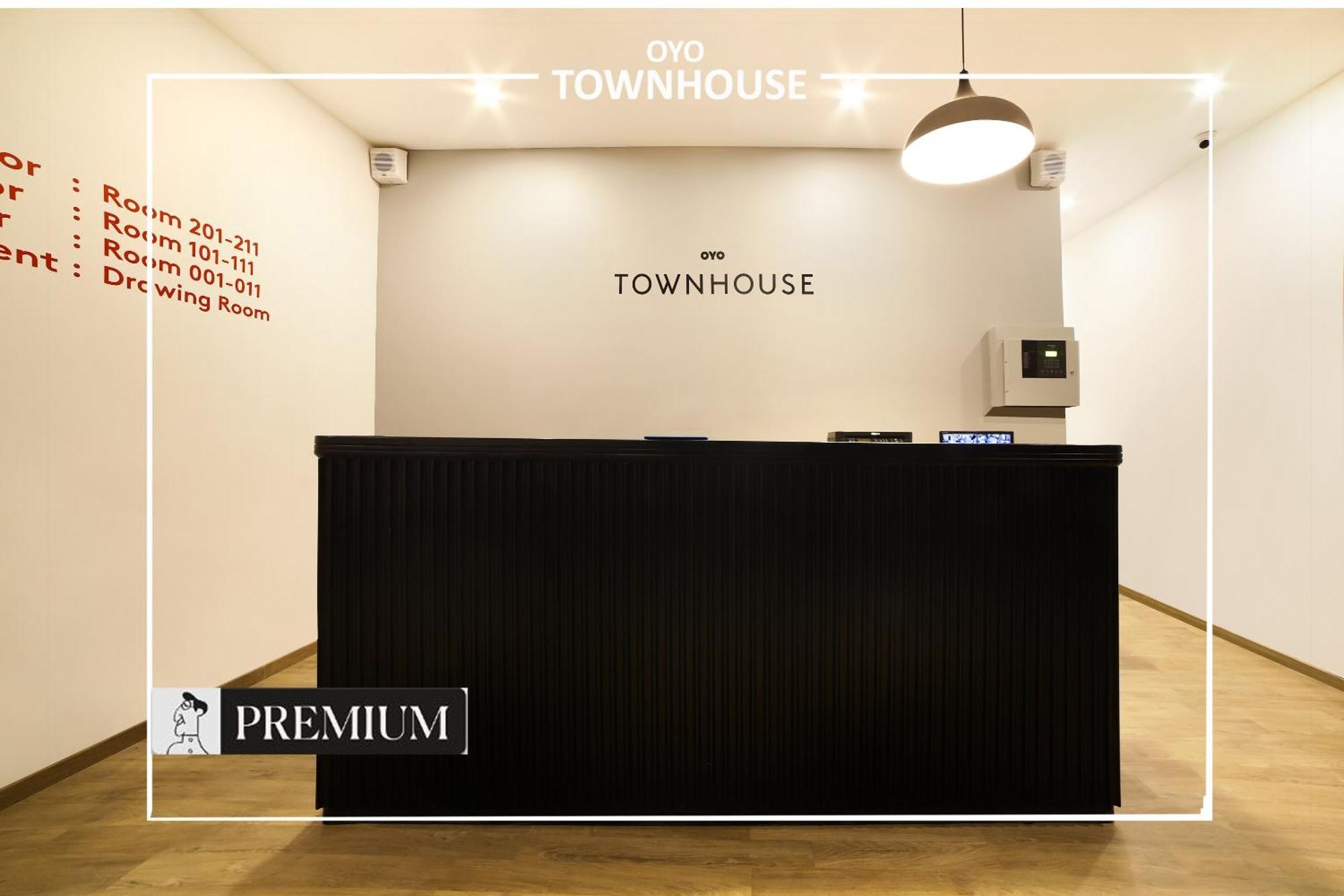 Oyo Townhouse 120 Shushant Lok Gurgaon Exterior photo
