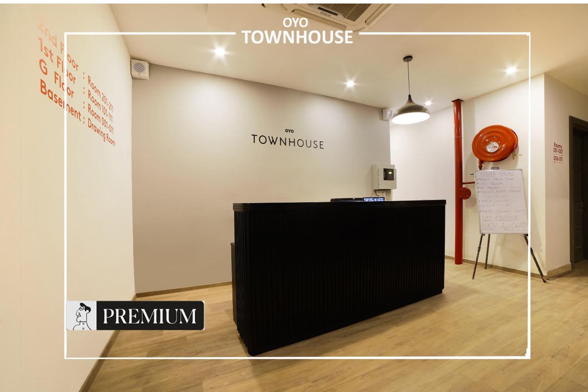 Oyo Townhouse 120 Shushant Lok Gurgaon Exterior photo