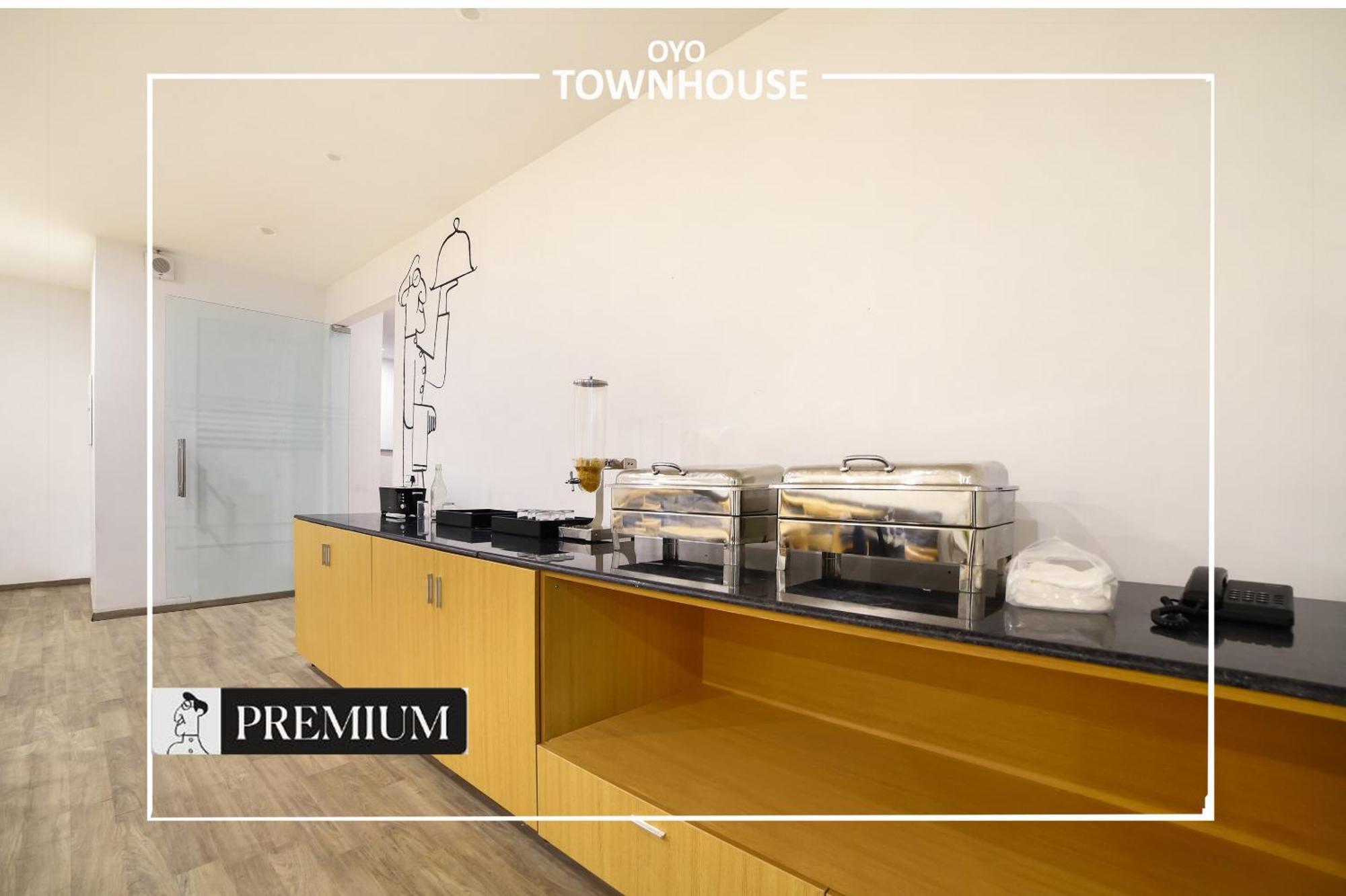 Oyo Townhouse 120 Shushant Lok Gurgaon Exterior photo